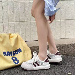 Zapatos blancos pequeños, zapatos de entrenamiento alemanes para mujer, primavera y verano de 2025, nuevos zapatos deportivos de suela suave transpirables y cómodos de cuero, zapatos individuales de todo fósforo