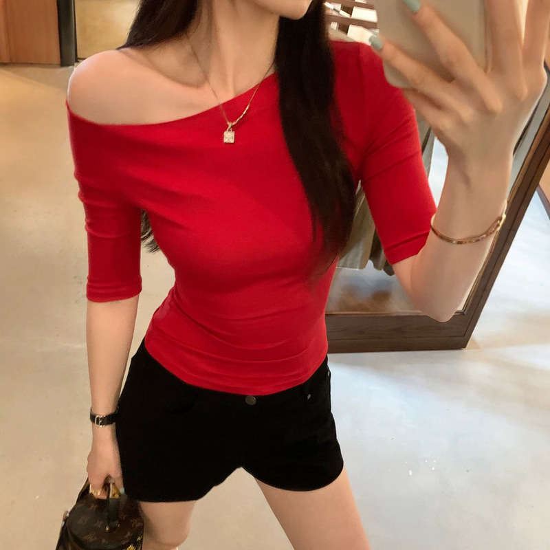 Slim-Fit Red Off-Shoulder T-Shirt with a Unique and Beautiful Design for Women, Summer 2026 New Style Slim-Fit Red Off-Shoulder T-Shirt with a Unique and Beautiful Design for Women, Summer 2026 New Style