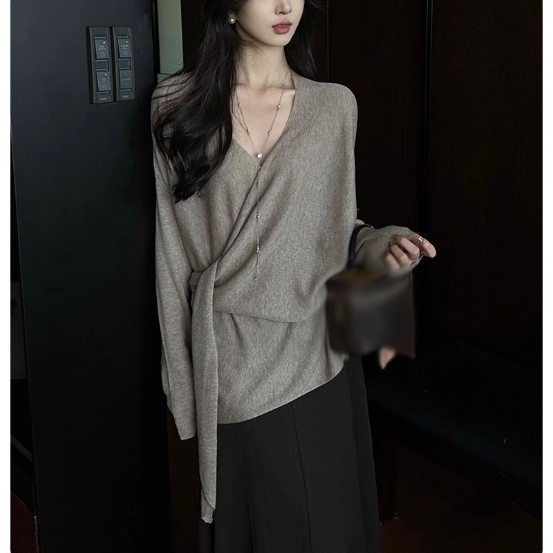 Oatmeal Cross V-Neck Right Shoulder Long-Sleeved Knitwear for Women Autumn and Winter Asymmetrical Strap Bottoming Knitwear with Inner Top Oatmeal Cross V-Neck Right Shoulder Long-Sleeved Knitwear for Women Autumn and Winter Asymmetrical Strap Bottoming Knitwear with Inner Top