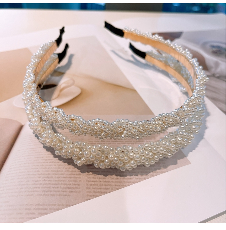 Korean Retro Pearl Bridal Headband display picture 3