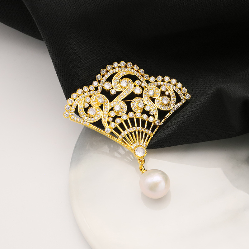 Luz de lujo natural agua dulce perla broche de alta calidad nicho temperamento exquisito micro incrustaciones Zircón ramillete plateado 18K oro hembra