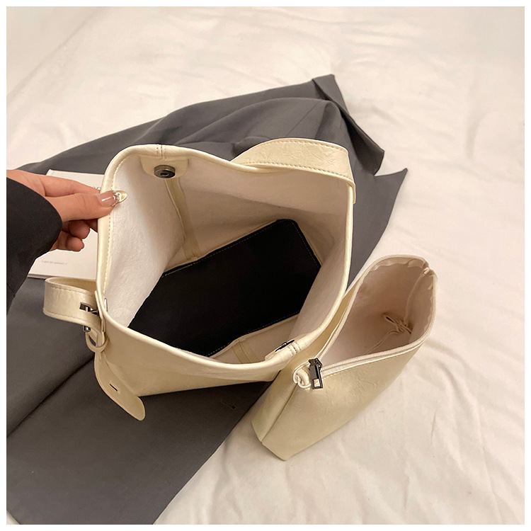Korean style, retro, large-capacity tote bag for women, new summer 2025, versatile, fashionable, simple and solid color crossbody bag undefined