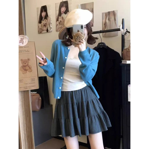 Lady's High-Waisted A-Line Pleated Skirt, Stylish and Versatile, Slimming and Youthful, Knit Solid Color Semi-Body Short Skirt for Autumn and Winter