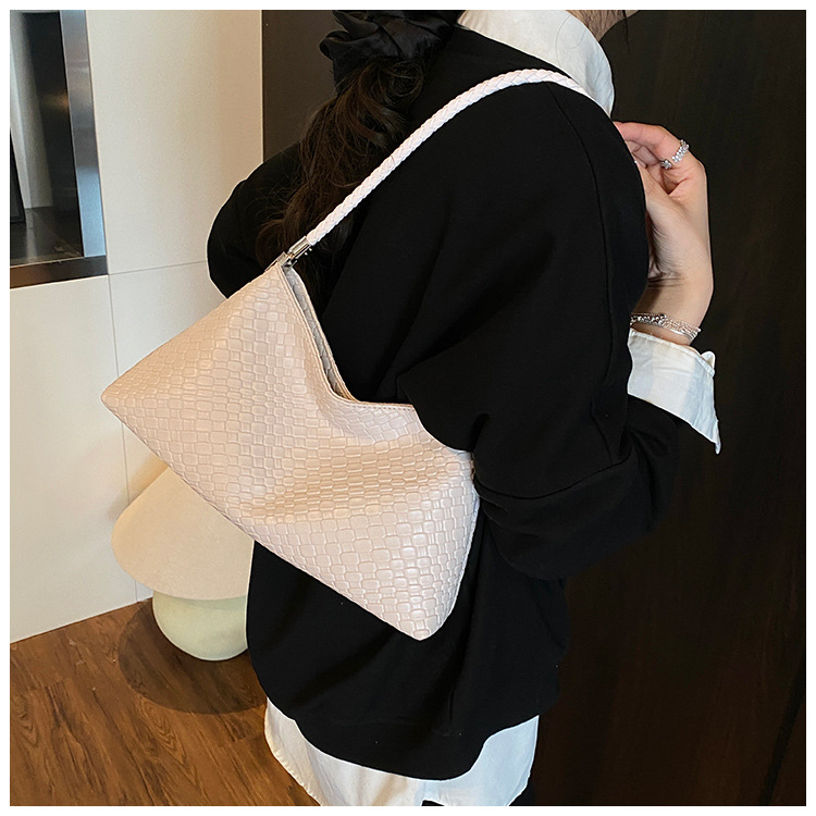 Solid color casual woven pattern large-capacity fashionable 2025 retro new style, elegant underarm bag, single-shoulder hand-carry ladies' bag undefined