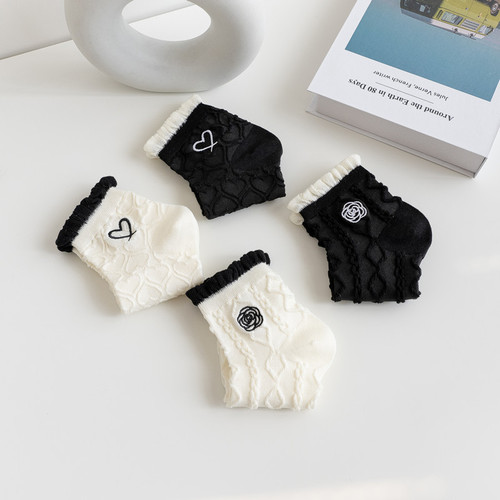 New socks women's socks embroidered love bubble mouth lace shallow mouth Japanese cotton socks embossed women's boat socks wholesale