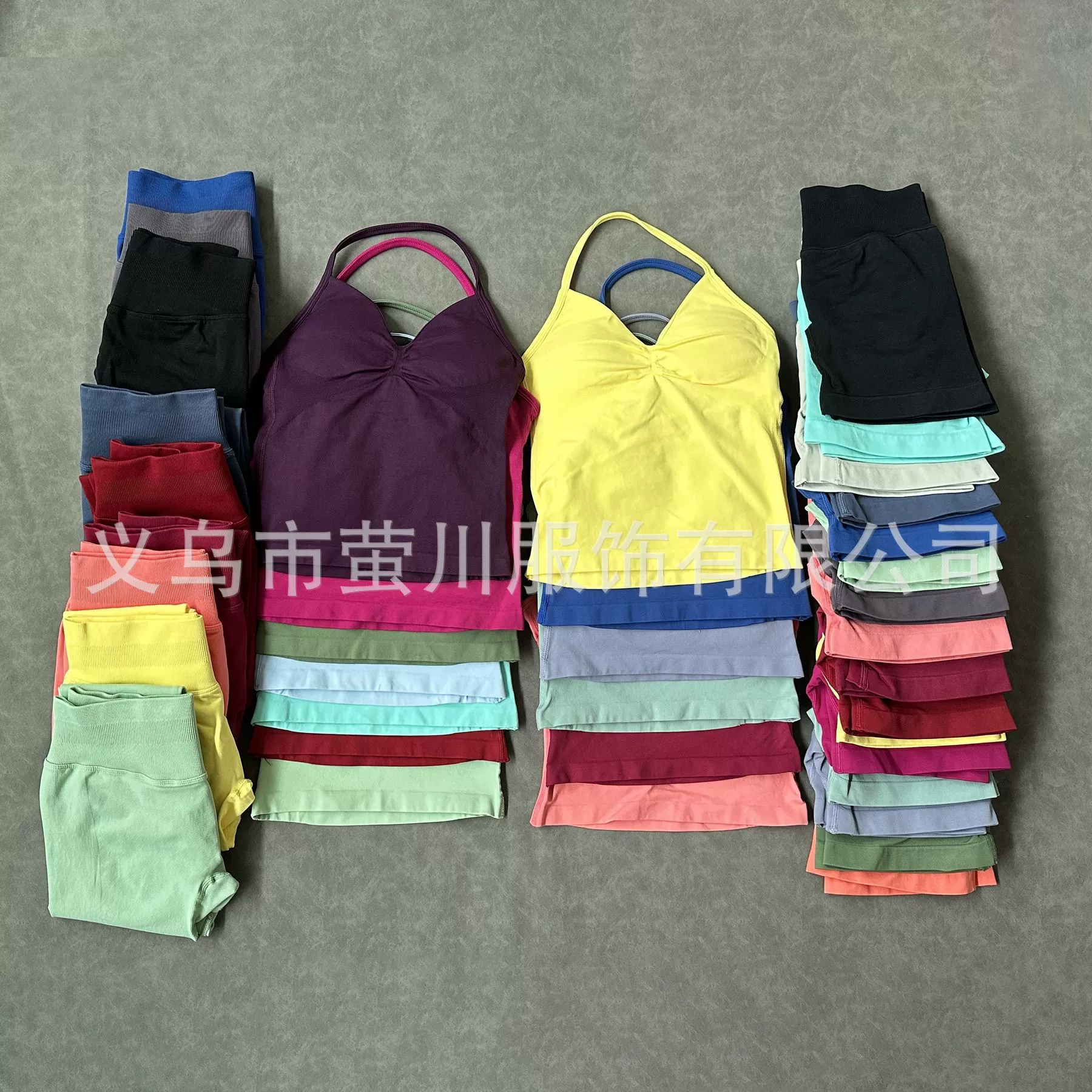 Трехслойный высокоэластичный полностью матовый нейлоновый шорты Amazon с нагрудной подкладкой и узкими спортивными брюками.