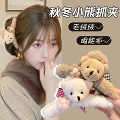 新商品のぬいぐるみの熊がinsを捕まえてかわいいアニメのウサギの秋冬のサメが後頭部を挟んで髪を飾って卸売りします。