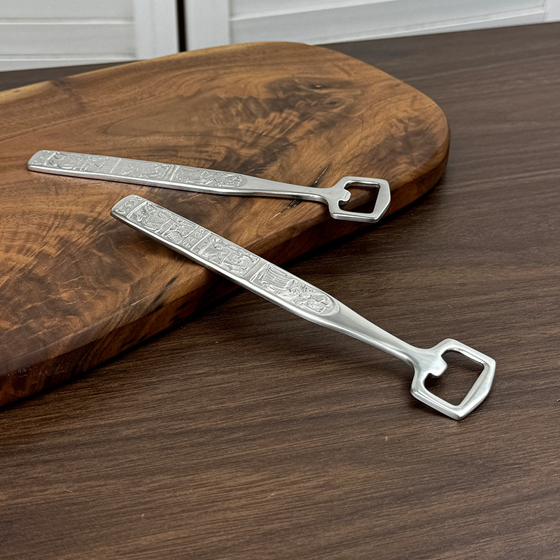 18 / 10 abrebotellas de cerveza de acero inoxidable retro en relieve casero personalidad creativa destornillador elevador de tapa de alta calidad