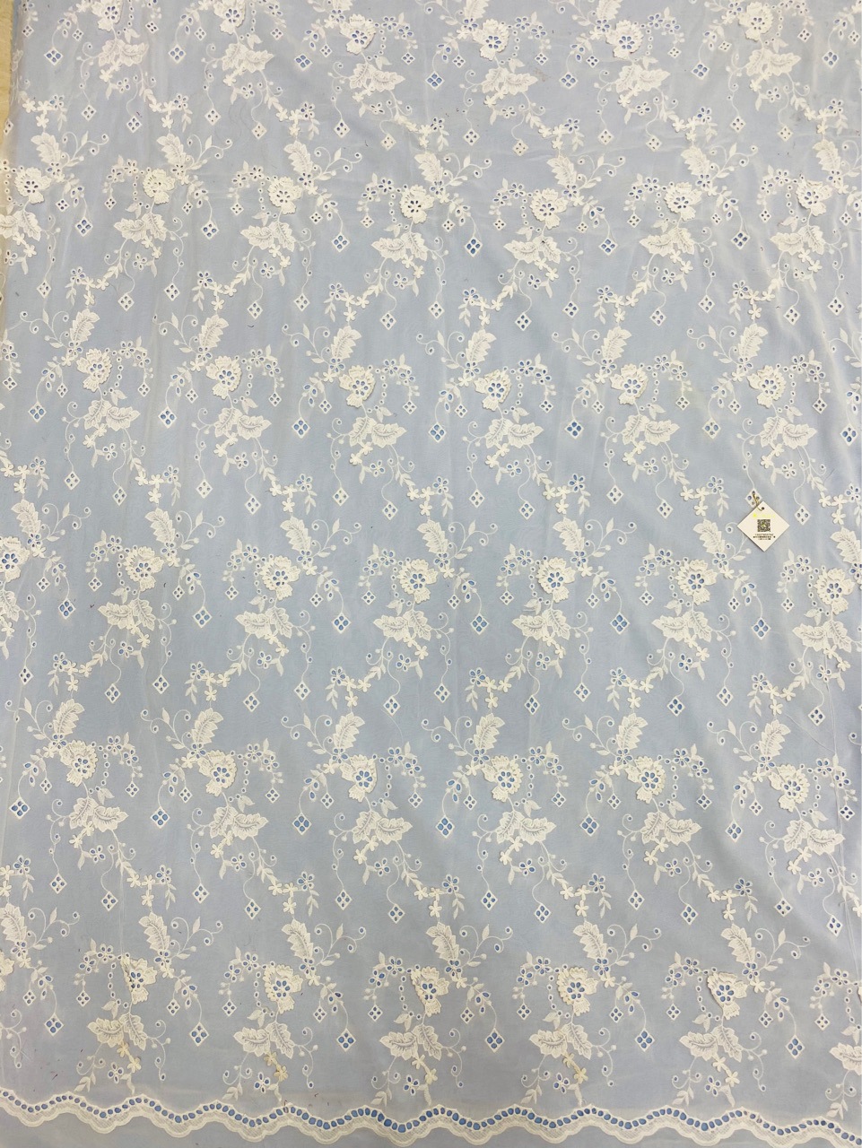 植物花型高端小清新白色雪纺立体镂空刺绣 大厂质量 现货供应