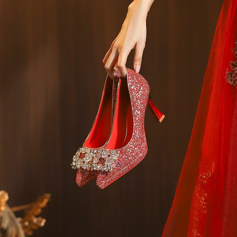 Giày cao gót nữ mũi nhọn đính sequin gót vuông quai ngang — sâm panh