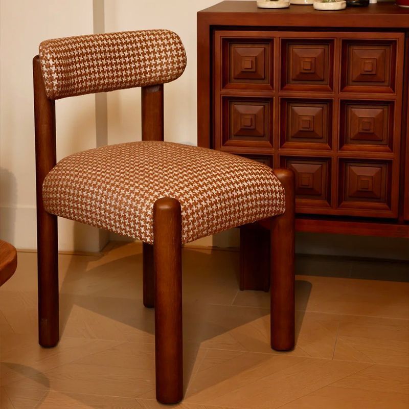 2025 New French Mid-Century Style Peter Chair Dining Chair Red Leisure Chair Retro B&B Designer Restaurant