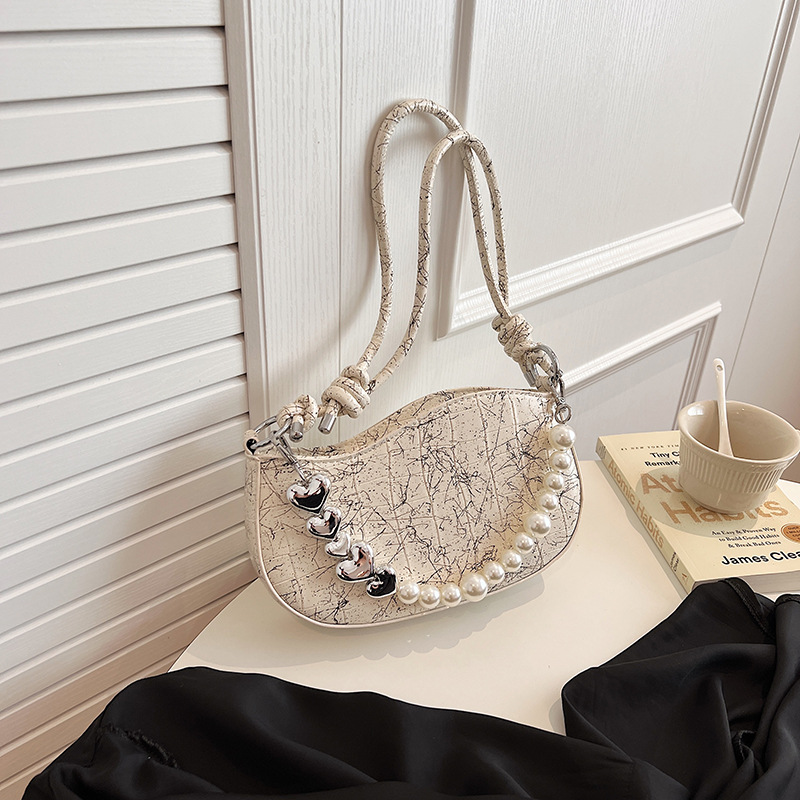 French chain armpit bag, women's high-end sense, niche trendy fashion handbag, western-style crescent bag_voghion.com