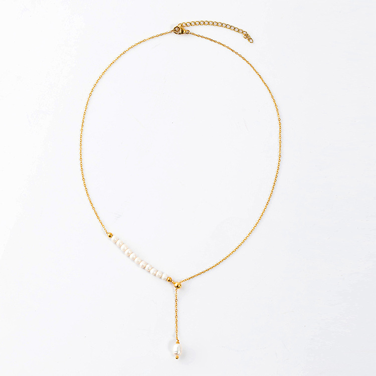 Colar de pérolas de água doce bem projetado com uma corrente cruzada leve e luxuosa e corrente de clavícula vermelha de malha expansível_voghion.com