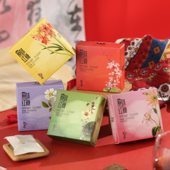 元の味の赤い砂糖のお土産の中で女性の砂糖の中国式の古風の贈り物の花嫁の贈り物の黒色の砂糖は結婚祝いのお返しを結びます。