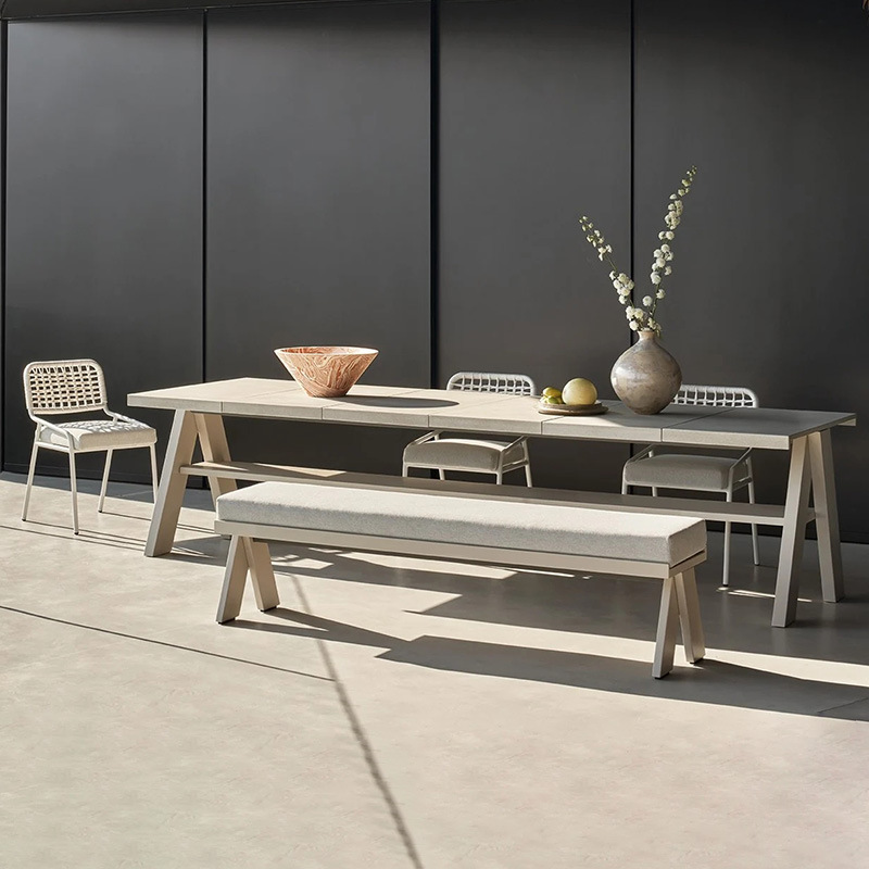 Mesas y sillas de teca para exteriores, muebles de madera maciza para jardín de villa y B&B, conjunto de sillas de ratán impermeables y resistentes al sol para terraza exterior