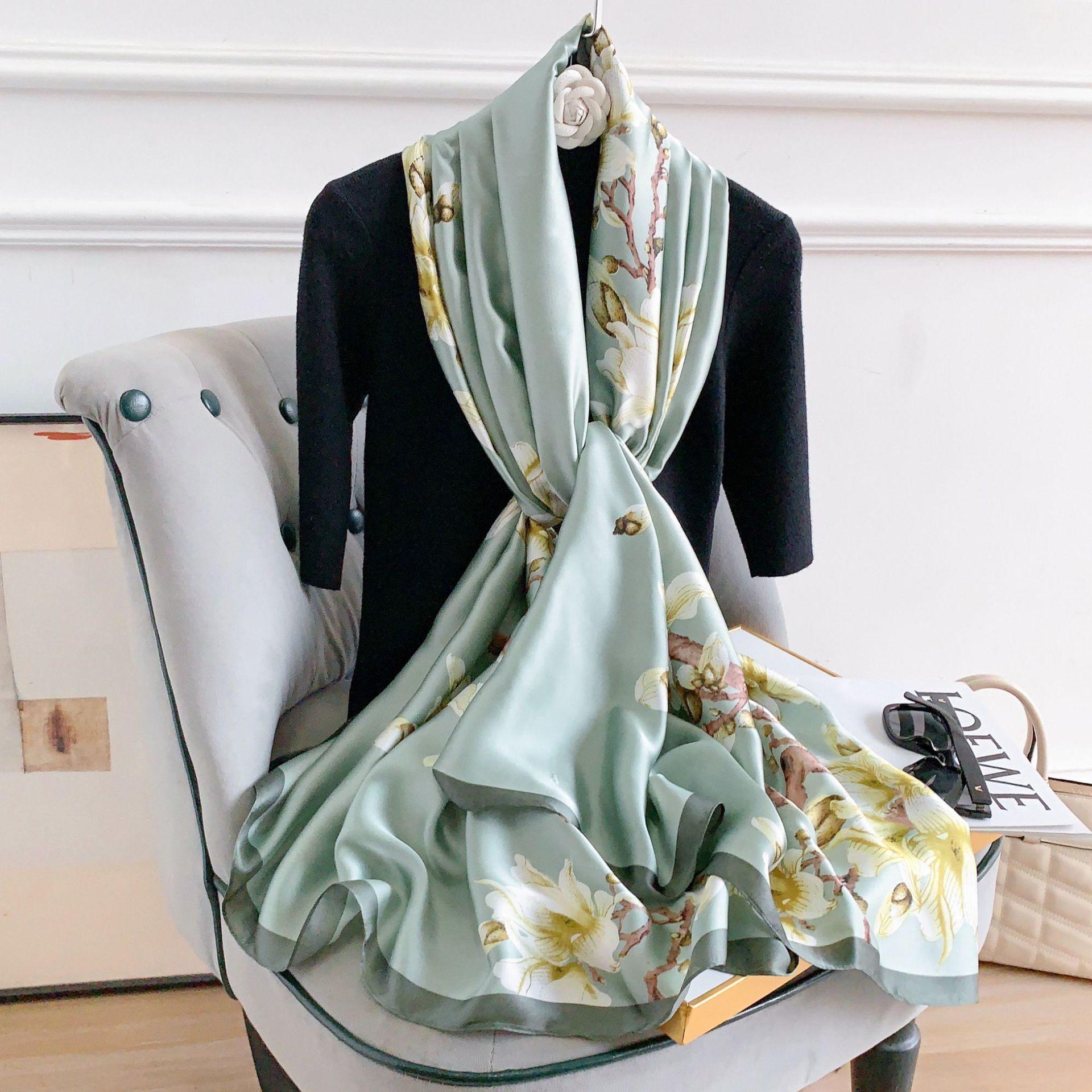 Primavera y otoño nueva Magnolia bufanda de seda estilo occidental moda gasa chal decorativo elegante toalla playa al aire libre