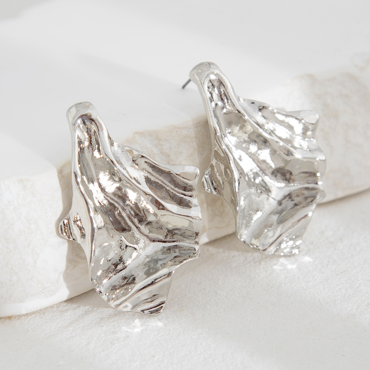 22g Weight Metal Ear Needle Material Drop Earrings, Ear Studs Classification 1 Pair Quantity Holiday, Street Occasion Metal Material Geometric, Heart Shape Pattern All Seasons Season Women's Gender Polished Finish Plating Design Retro, Classic Style Style 1 Pair Retro Classic Style Geometric Heart Shape Plating Metal Drop Earrings Ear Studs 11