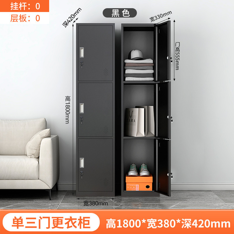 Tres puertas individuales negras