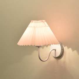 壁灯卧室床头灯现代简约法式客厅儿童粉色百褶led遥控北欧墙壁灯