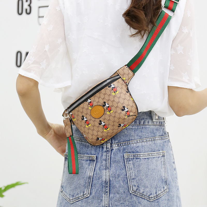 Bolso de pecho de diseño de nicho para mujeres 2025, nuevo estilo coreano de alta sensación de bolso de mujer al por mayor.