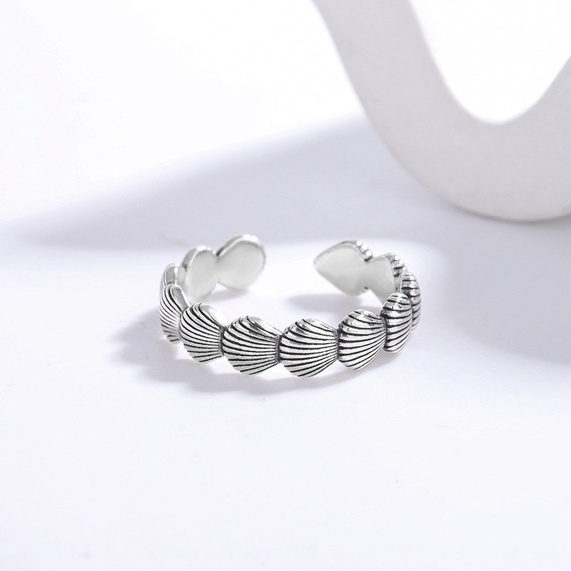 small design retro ring