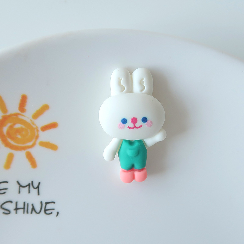 작은 흰 토끼 (3.1cm*1.8cm)