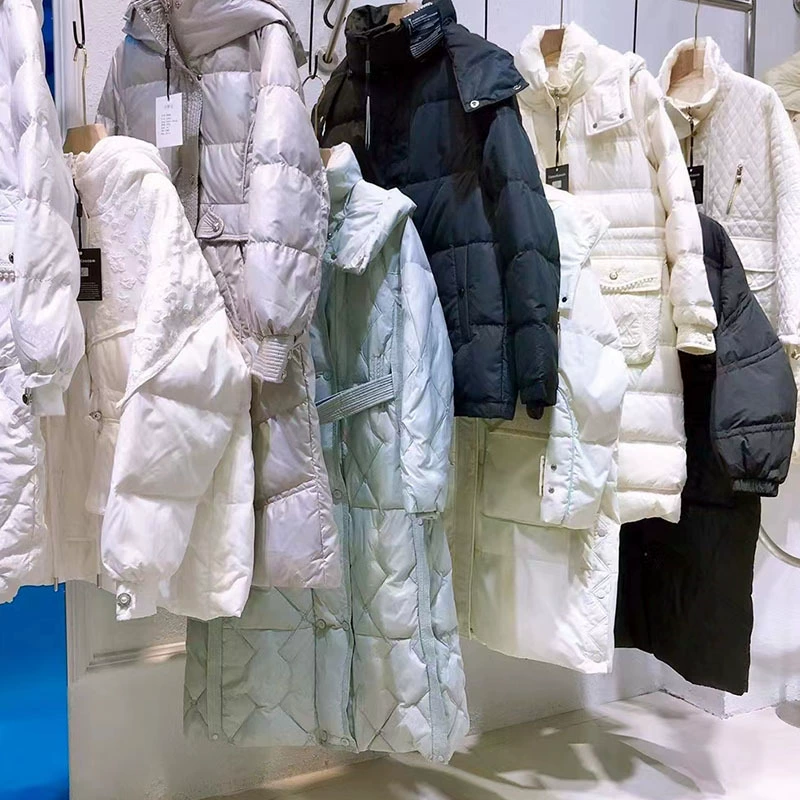 Пуховик в стиле Xiaoxiang 2023 зима новая большая версия мода Джокер 90 белый утиный пух бренд скидка хвост оптом