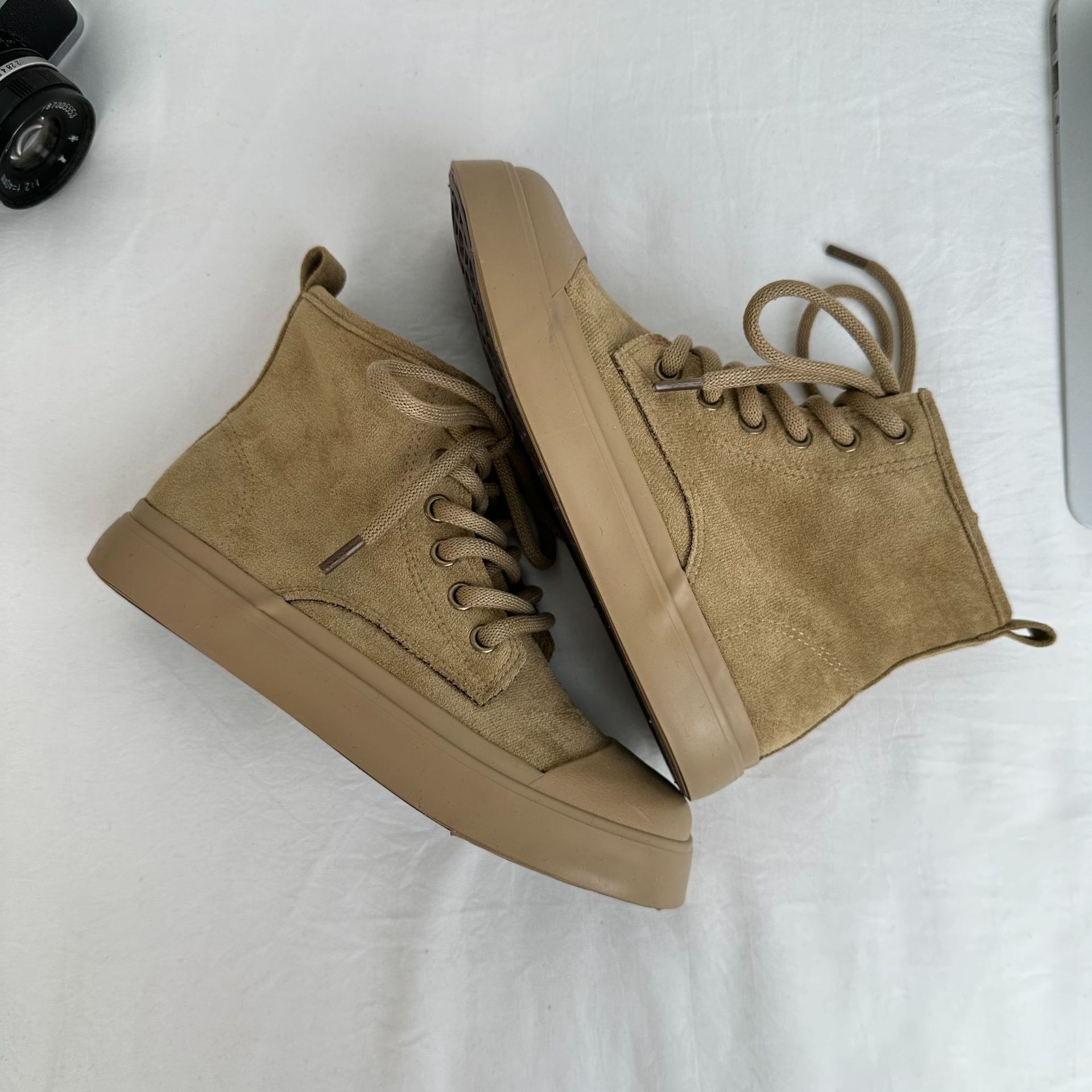 Zapatillas de plataforma de caña alta de onda lejana, todo fósforo 2024 otoño e invierno nuevas botas cortas, zapatos de lona casuales coreanos para mujer