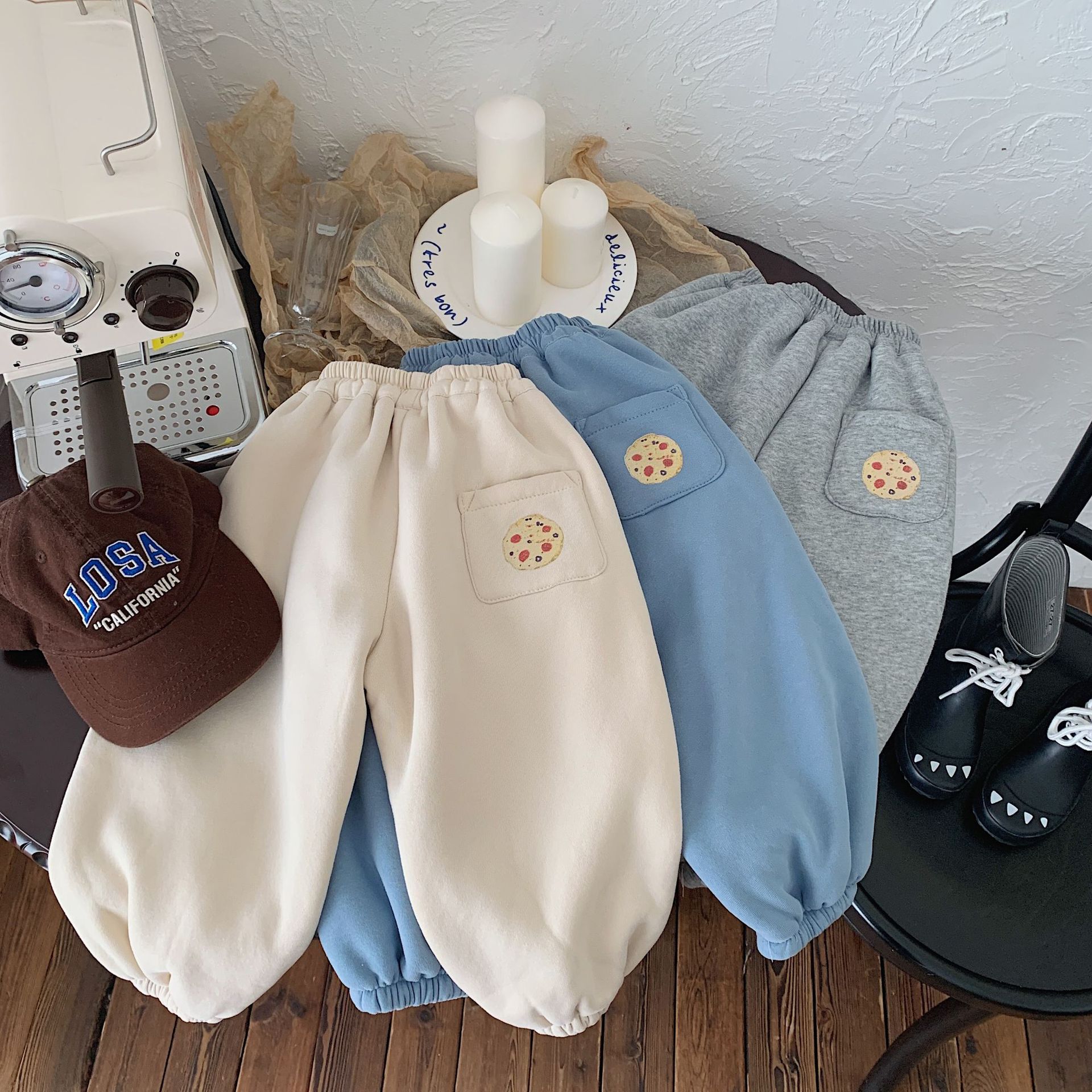 Kinder 2023 Bangcheng Winter Edition Koreanische Jungen-Mädchen-Pizza-Kapuzen- und Samtpullover-Zweiteiler_voghion.com