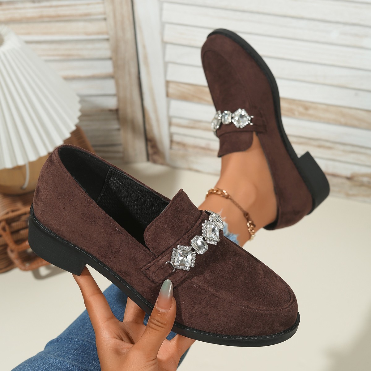 Damen-Slipper aus Wildleder mit Strasssteinen, niedrigem Schaft, britischer Stil, Blockabsatz, Loafer in Übergrößen, Herbstneuheit_voghion.com