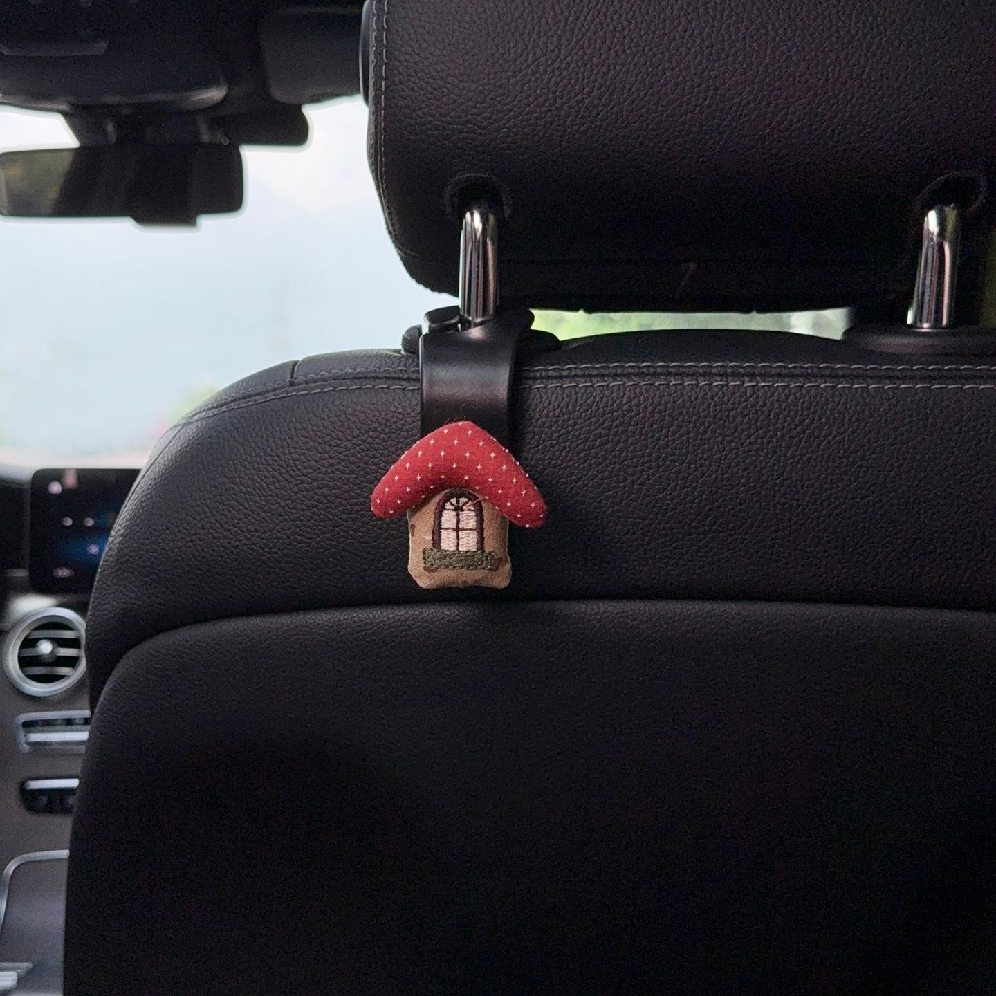 Car seat back hook, car storage fabric hook, artistic style, cute cartoon hook for car interior, suitable for the back seat
