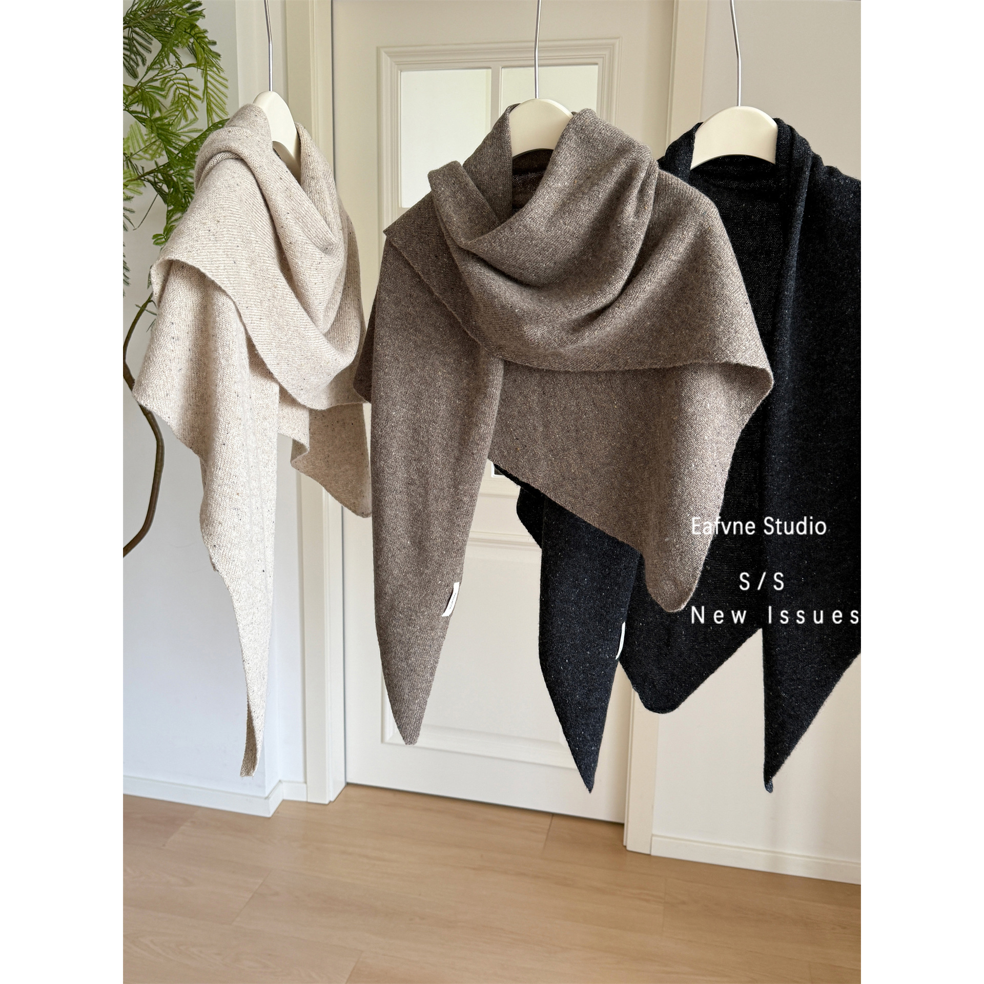 High-End Old Money Style Winter 100% Pure Wool Thick Large Triangular Scarf Casual Knitted Shawl Outerwear Neck Warmer for Women
