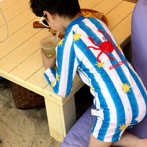 Summer Children's Long-Sleeve One-Piece Swimwear for Boys and Girls, Cute Crab Style Hot Spring Vacation Quick-Dry Swimsuit