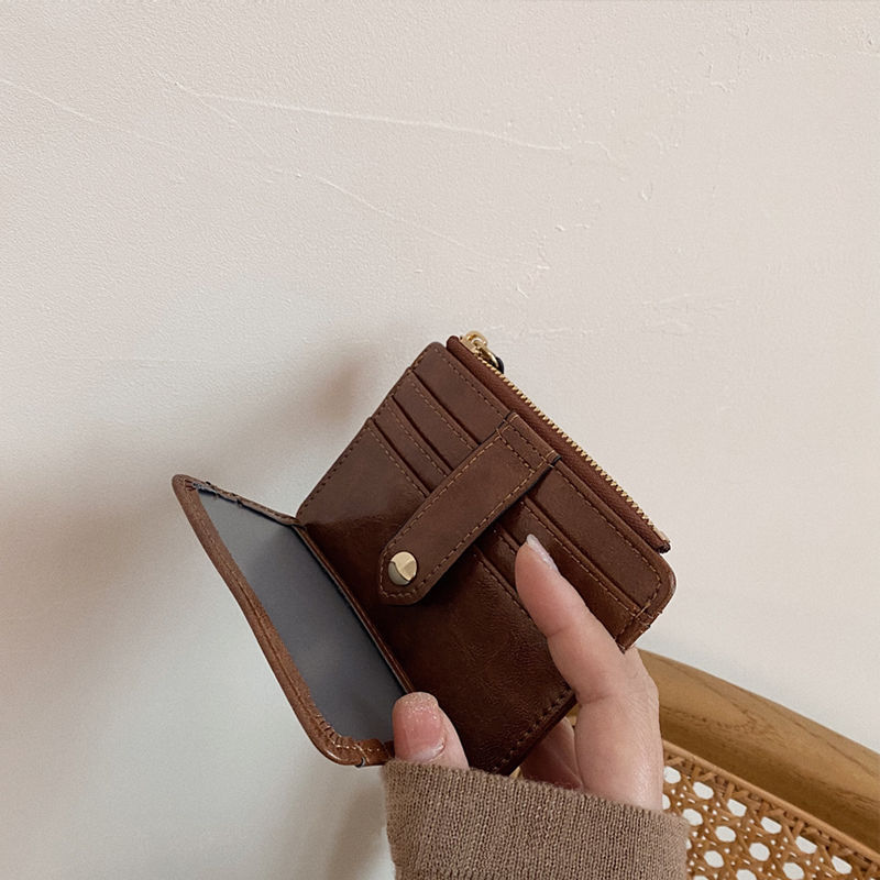 Cartera de dama pequeña y fresca, bolso de moda corto simple, bolso de hebilla magnética coreano universal, bolso de mano popular