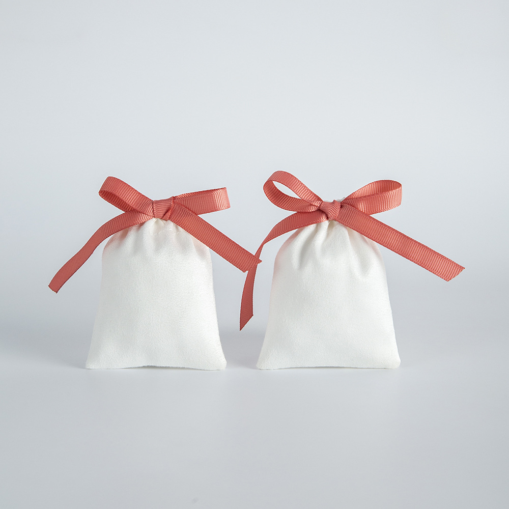 9g Weight Jewelry Packaging Bags Classification 1 Piece Quantity Daily Occasion Flannel Material Bow Knot Pattern Simple Style Style 1 Piece Flannel Simple Style Daily Bow Knot Jewelry Packaging Bags 1
