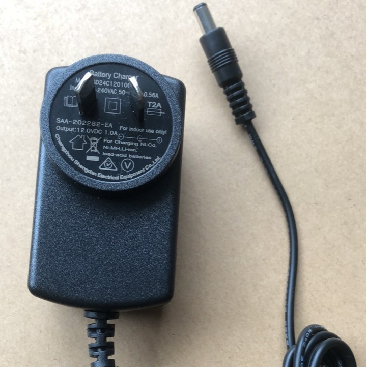 SAA澳规电子式带灯充电器12V6V24V