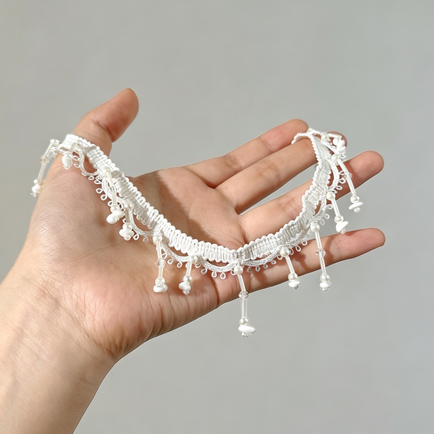 Girocollo lolita in pizzo bianco con perle per donna_voghion.com