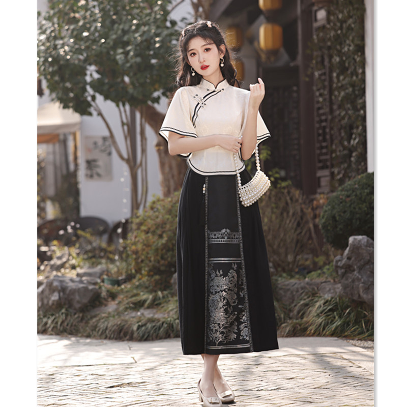 Retro ethnic cheongsam