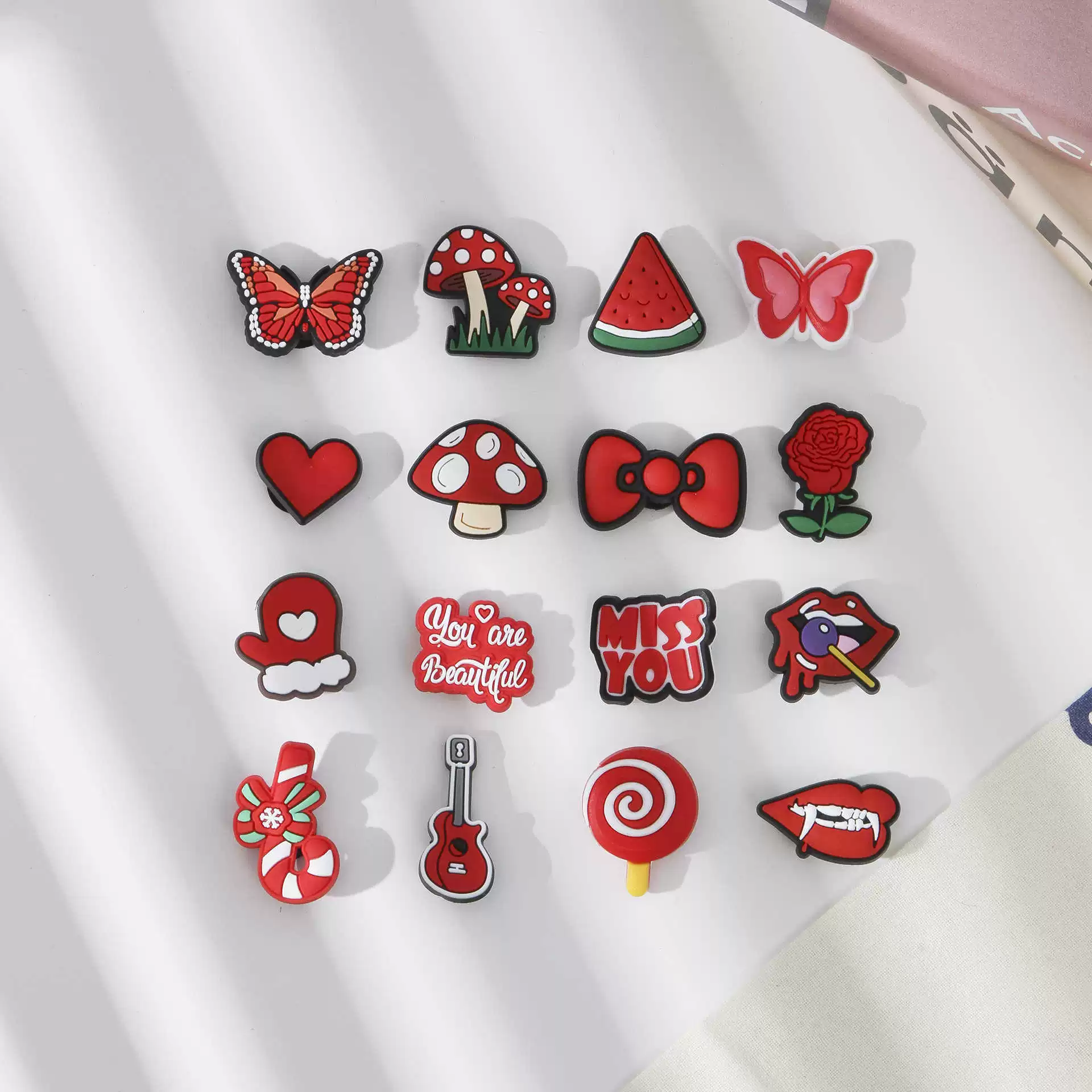 Милая креативная обувь с цветами, интернет-знаменитости, аксессуары для обуви с отверстиями, трансграничная пара, новая обувь с пряжкой, забавная обувь с героями мультфильмов «сделай сам»