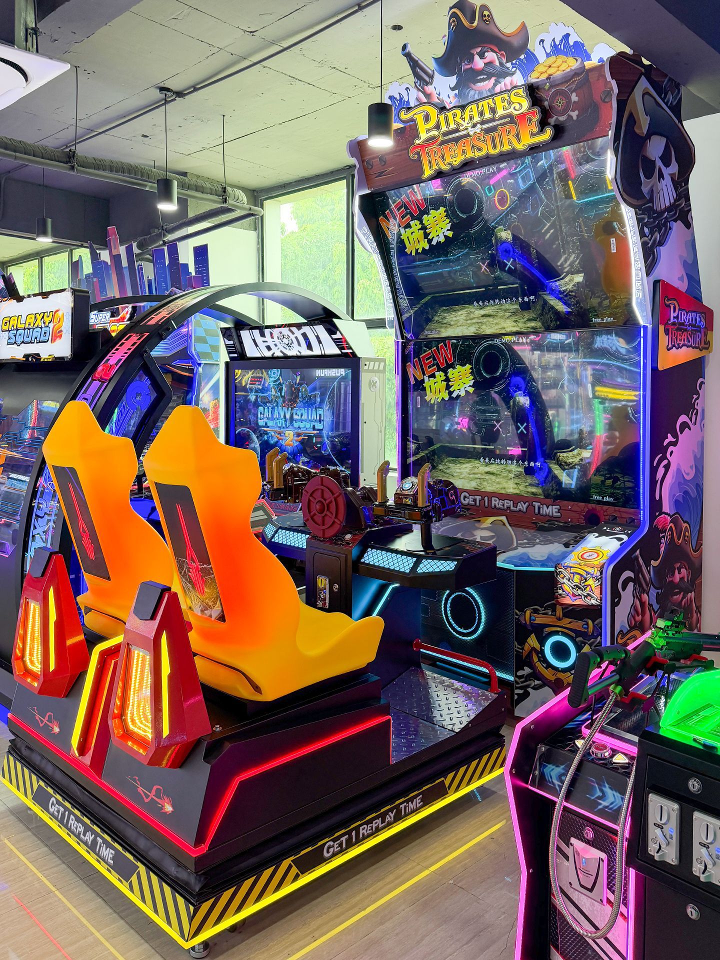 Juegos de pantalla gigante de entretenimiento comercial láser simulador de juegos de disparos de doble jugador fuente de equipos de entretenimiento fabricante de escaneo de código