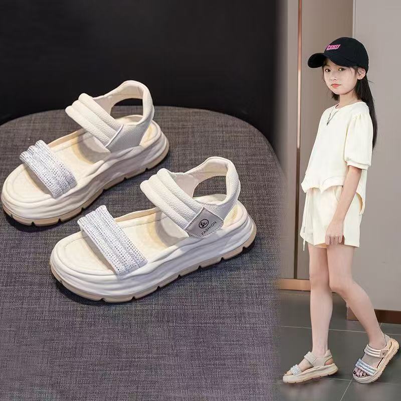 Sandalias casuales para niñas 2026 primavera y otoño nuevas zapatillas blancas con suela suave zapatos de playa de aire extranjero zapatos individuales para niñas image 4