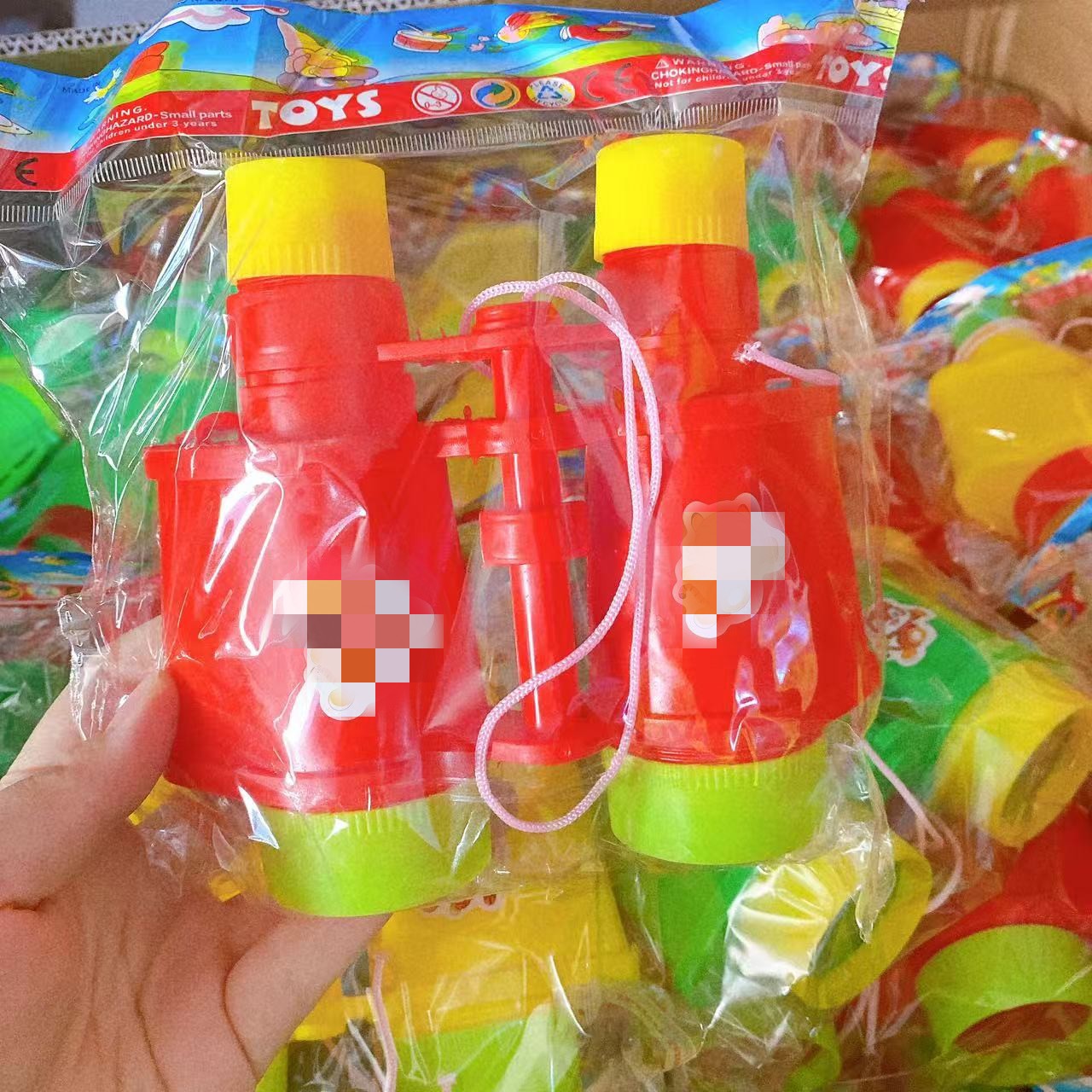 Juguetes para niños, binoculares de colores, bolsas grandes, regalos, boutique, jardín de infantes, puestos de doble tubo, 2 yuanes al por mayor