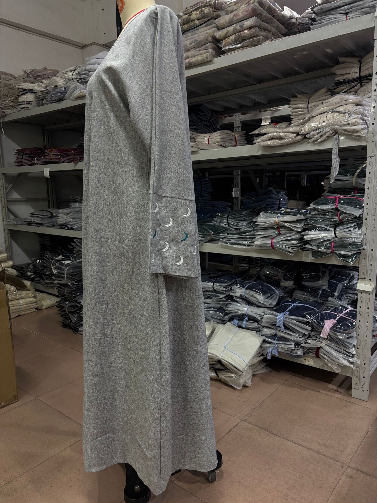 2025 New Cross-Border Bat-Sleeve Muslim Robe, Middle Eastern Elegant Cardigan With Moon Embroidered Sleeves Dress_ecoleips.com