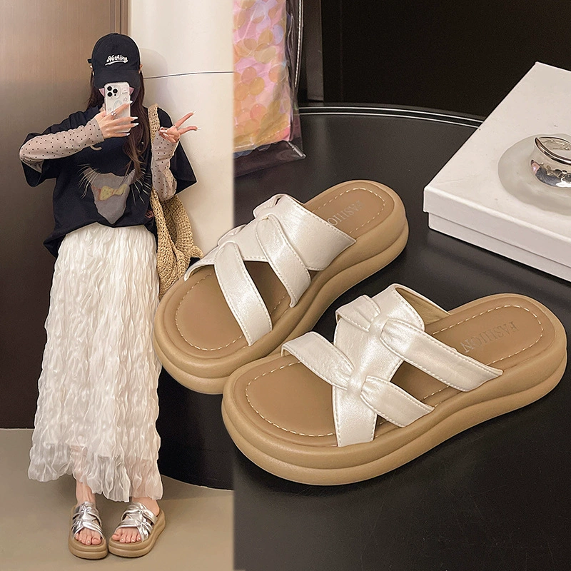 Женские сандалии на толстой подошве в французском стиле, лето 2025, новые плоские элегантные шлепанцы с перекрестными ремешками, подходящие к платьям.