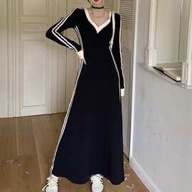 韩版大码胖mm条纹拼色深V领长袖连衣裙女春秋高级感a字打底裙长裙