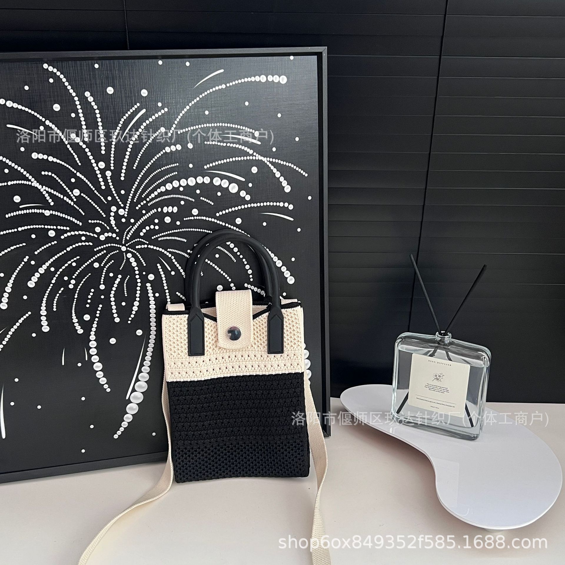 J-중공 이중 철자 흑백