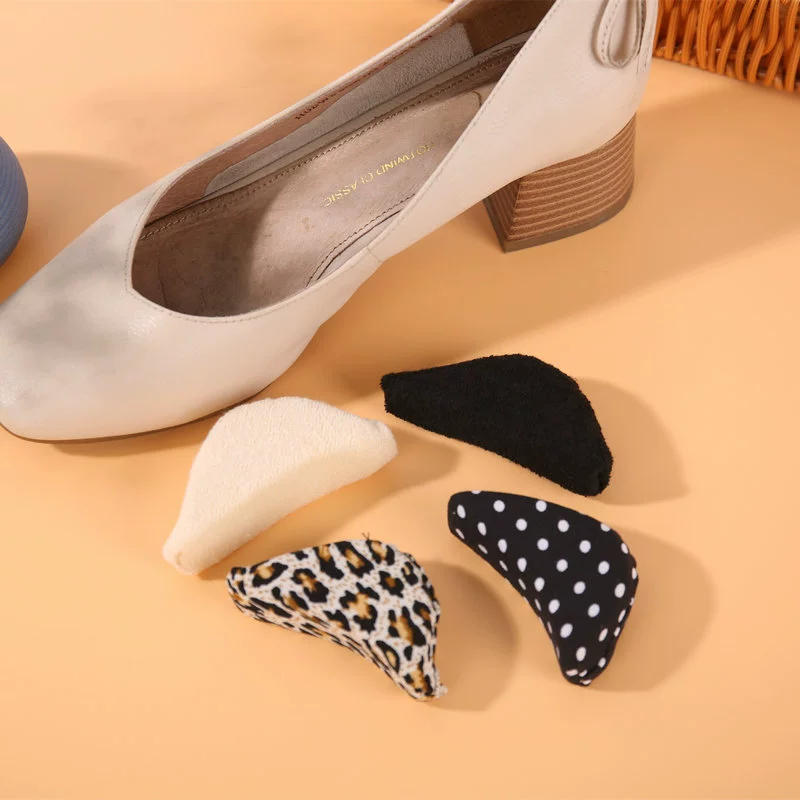 Туфли на высоком каблуке губка с узором черного цвета кожи с леопардовым принтом