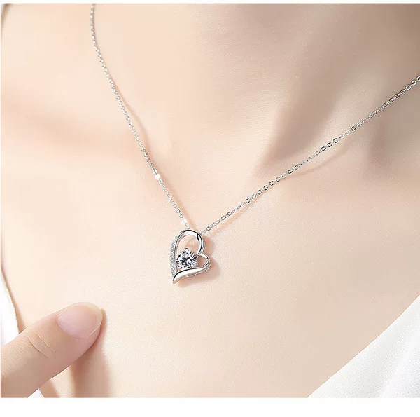 Amazon's New Necklace for Women, Collarbone Chain, Simple Heart Pendant, Eternal Heart, Diamond-Encrusted Hollow Heart-Shaped Necklace
