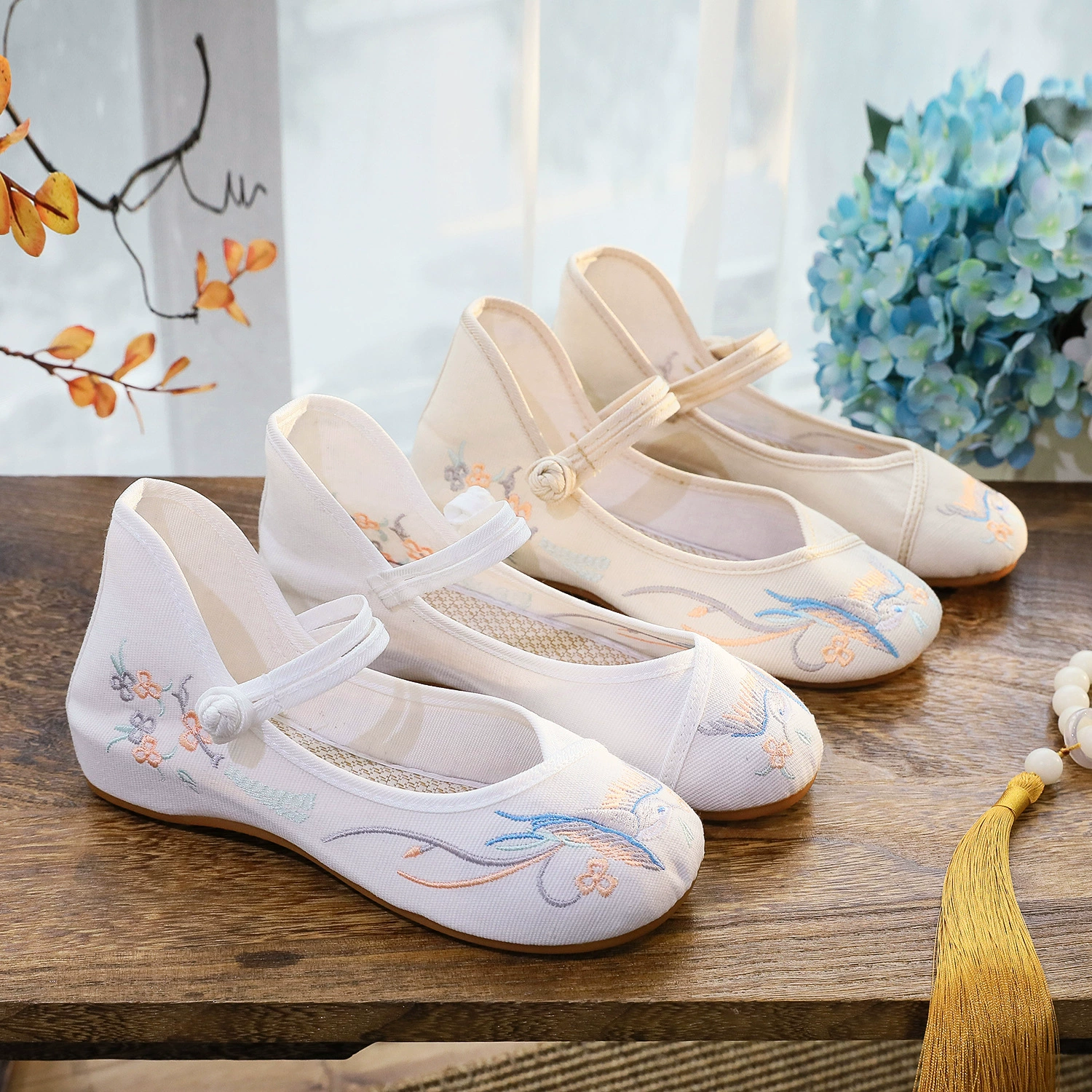 Новый стиль ханьфу обувь Женская Студенческая обувь с вышивкой в старинном стиле Женская подходящая ханьфу Внутренняя высота увеличивающаяся обувь в старинном стиле Han Element Тканевая обувь