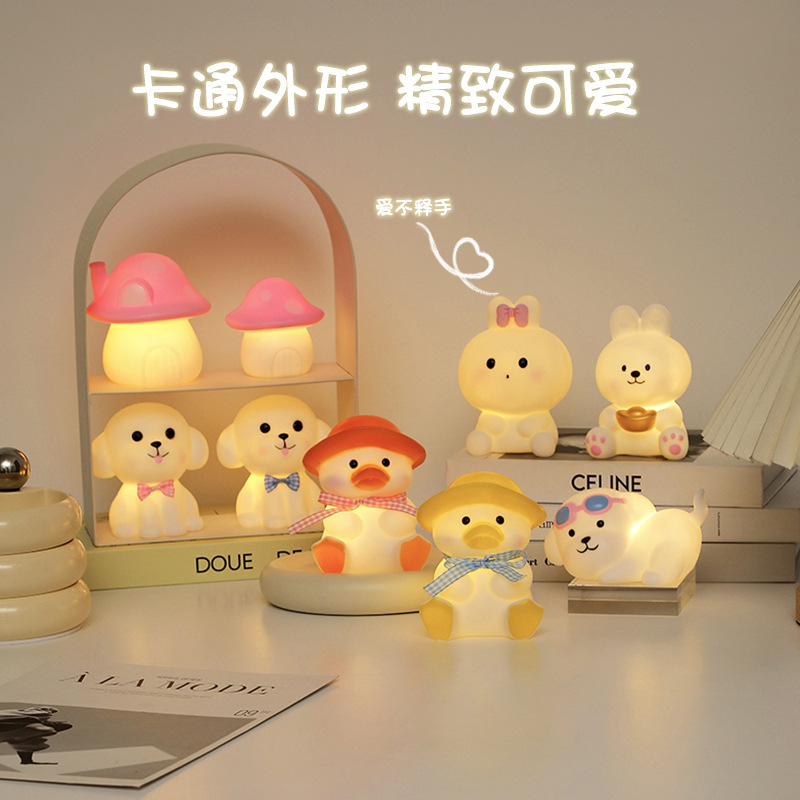 Luz nocturna creativa de dibujos animados, linda lámpara de ambiente para mesita de noche, juguete brillante para puesto de mercado nocturno, suministro al por mayor de regalos de cumpleaños